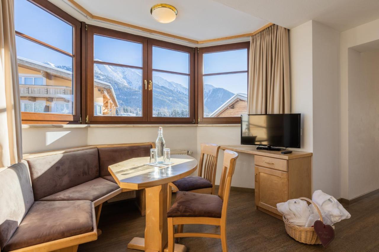 Hotel Central Seefeld in Tirol Eksteriør billede
