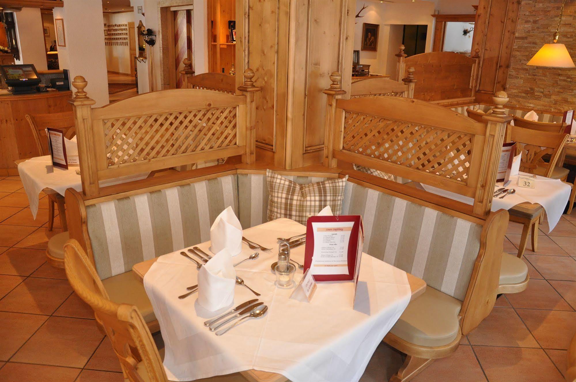 Hotel Central Seefeld in Tirol Eksteriør billede