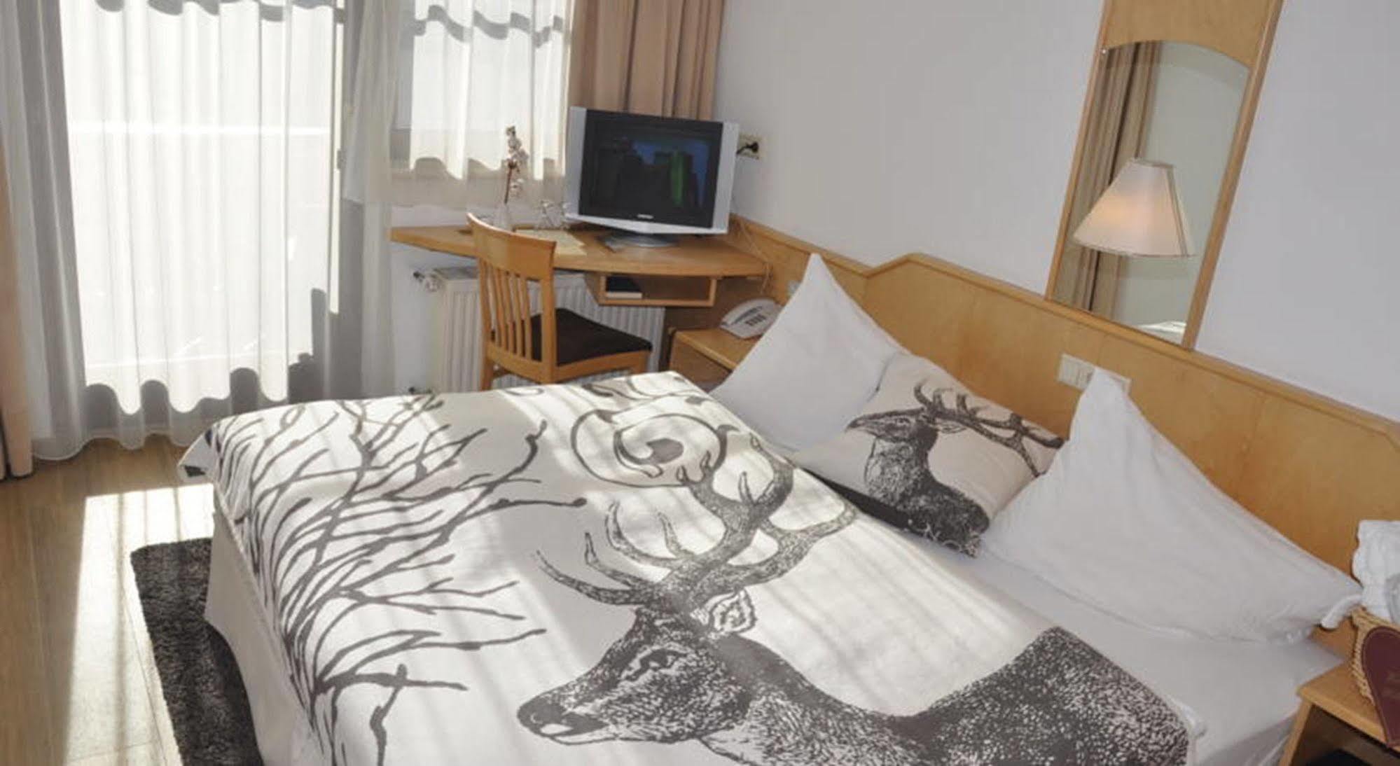 Hotel Central Seefeld in Tirol Eksteriør billede