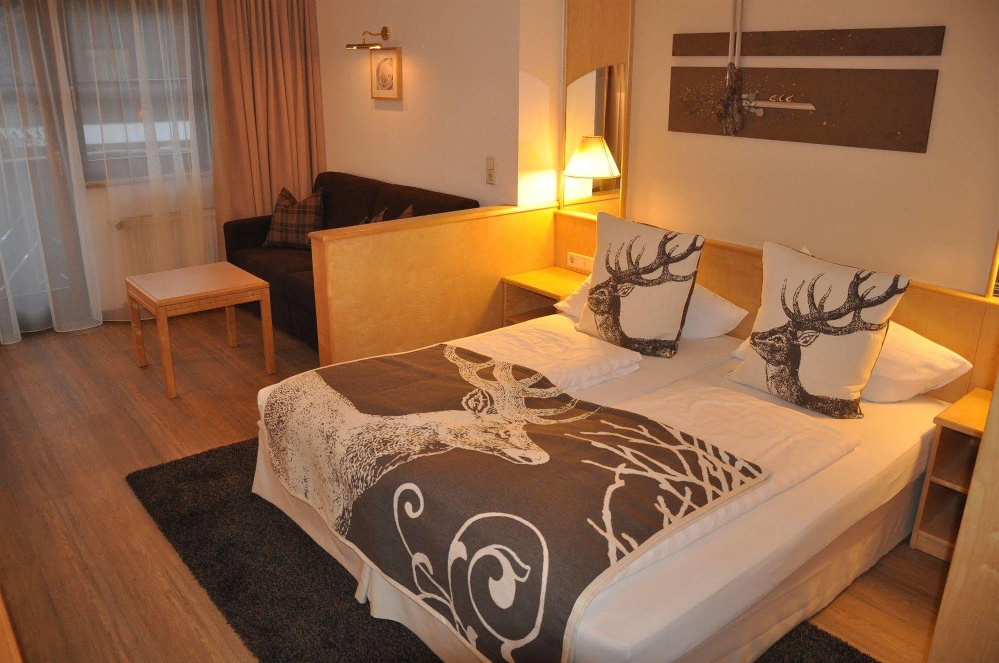 Hotel Central Seefeld in Tirol Eksteriør billede