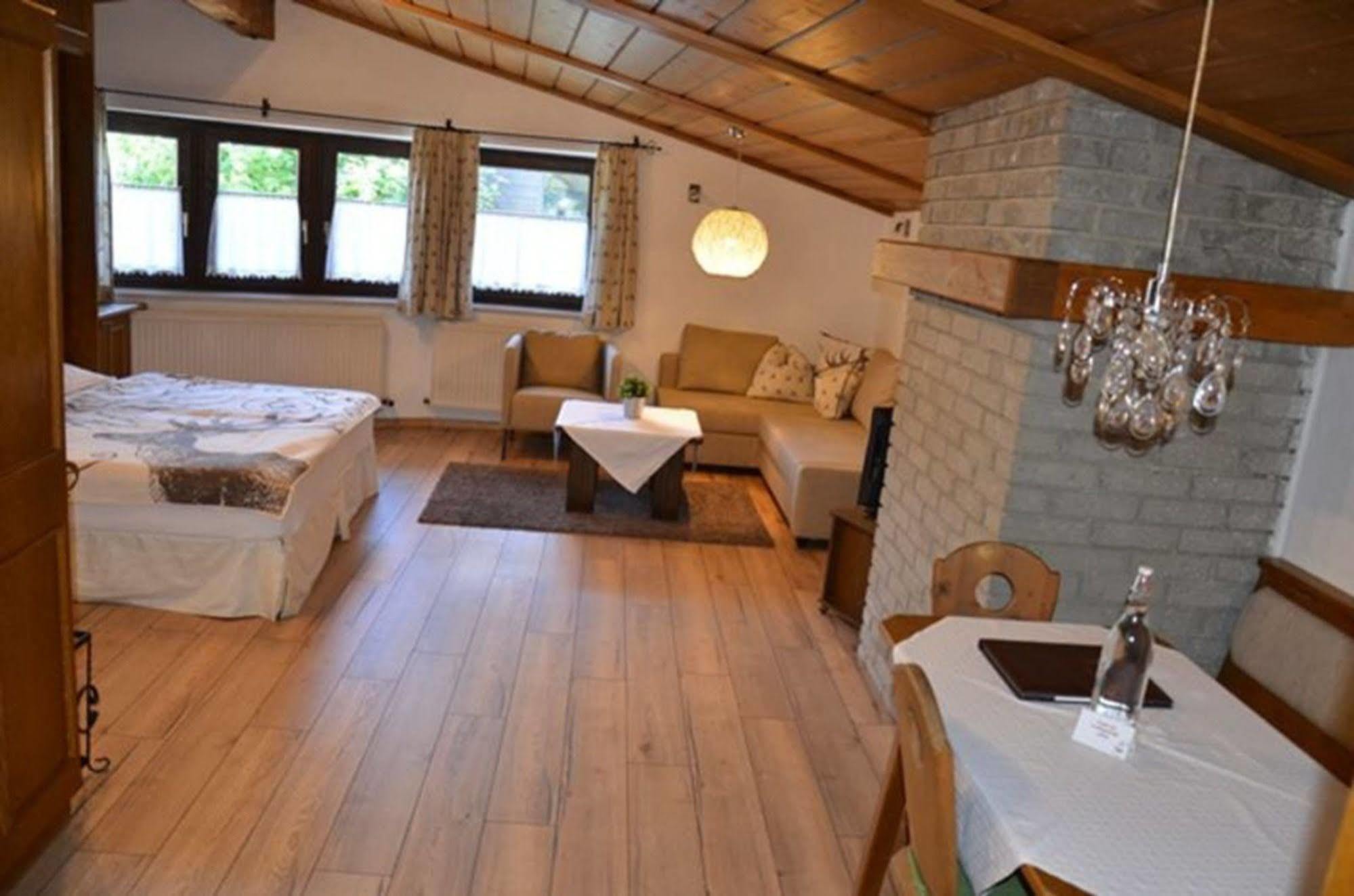 Hotel Central Seefeld in Tirol Eksteriør billede