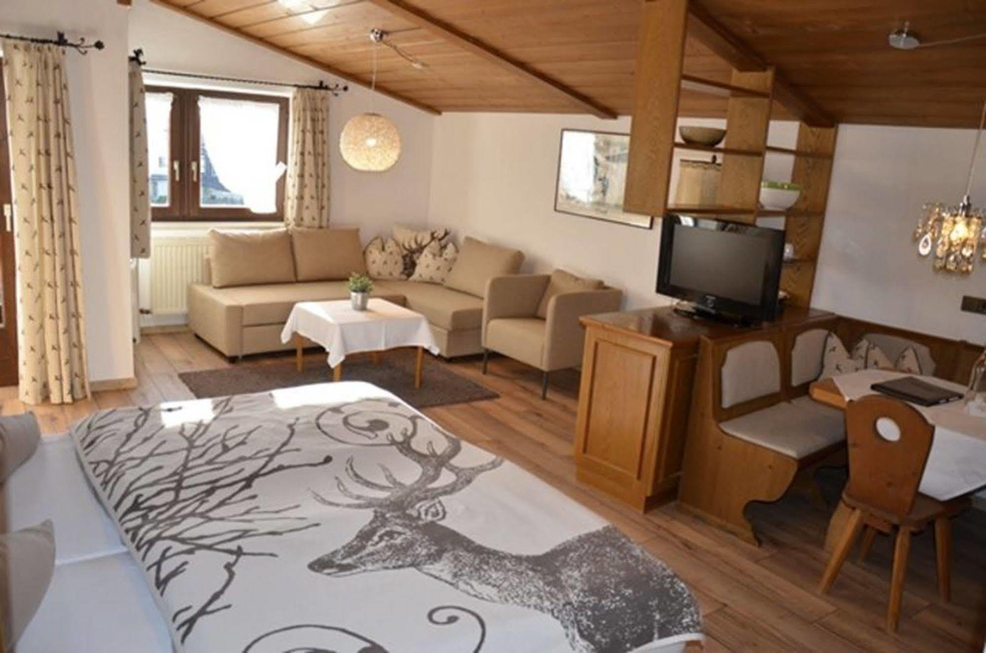 Hotel Central Seefeld in Tirol Eksteriør billede