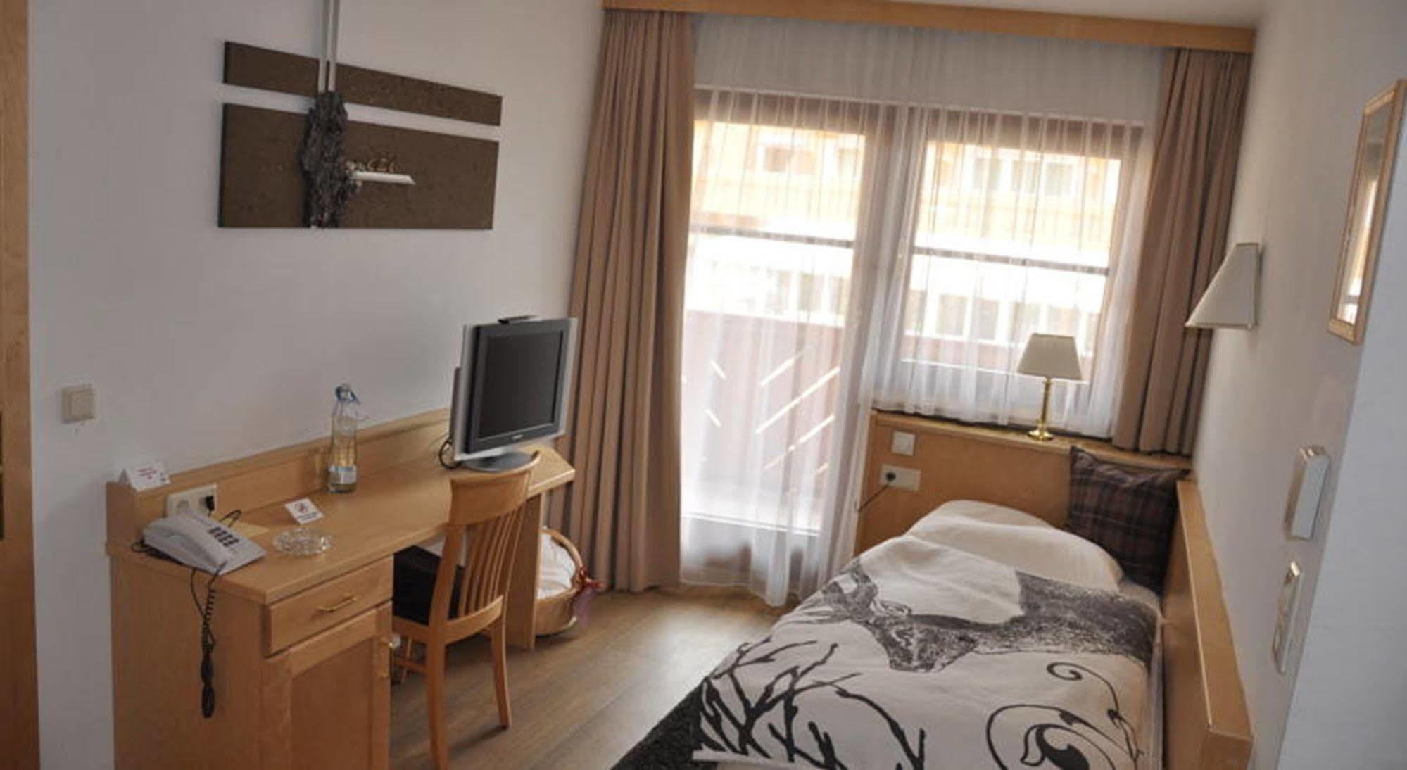 Hotel Central Seefeld in Tirol Eksteriør billede